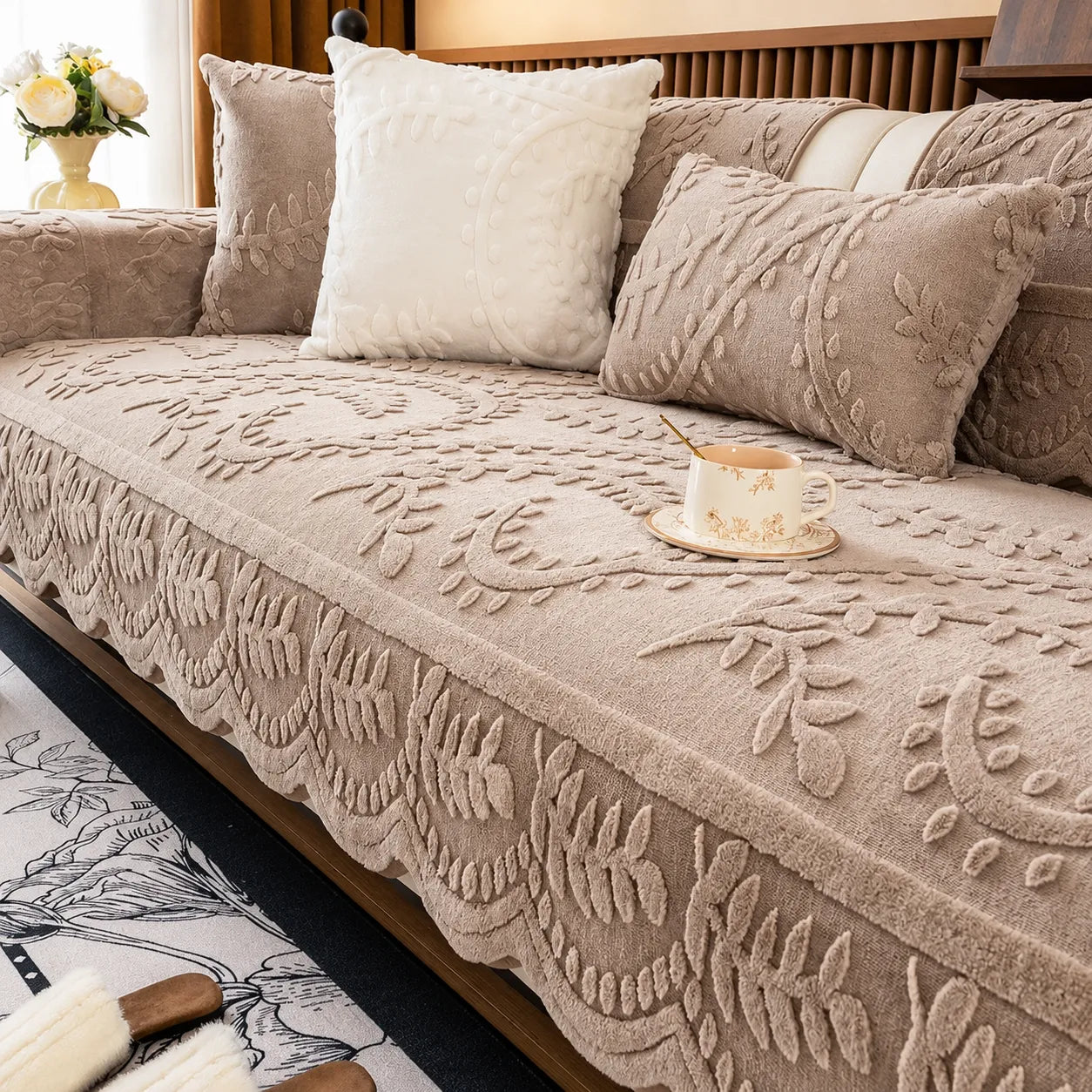 Hovela – Plush Non-Slip Couch Cover with Botanical Texture