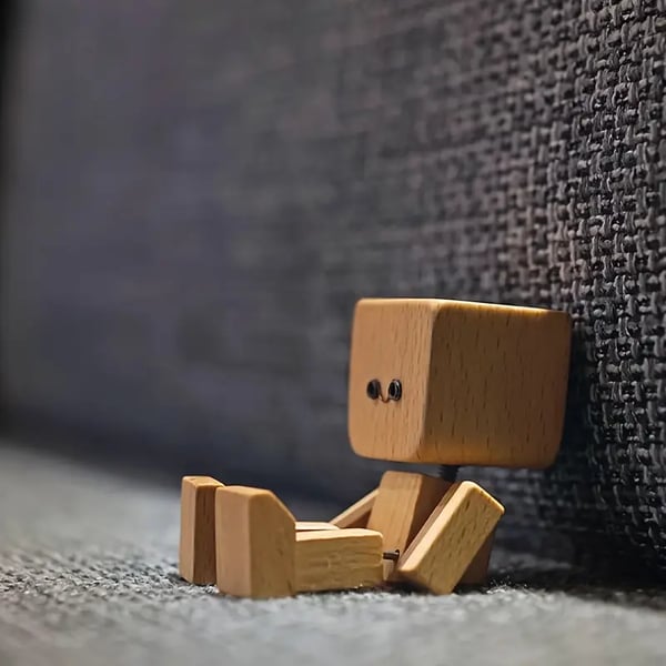 HappyTimber - Wooden Sway Figure with 12 Magnetic Emotions