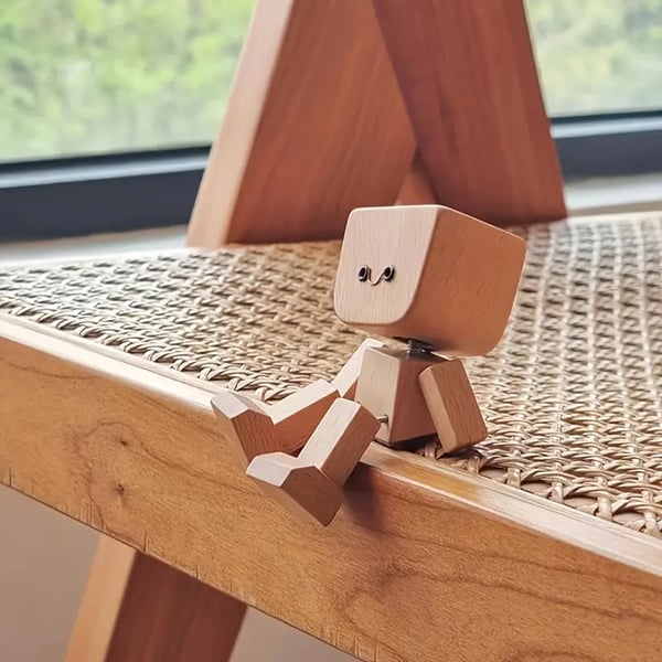 HappyTimber - Wooden Sway Figure with 12 Magnetic Emotions