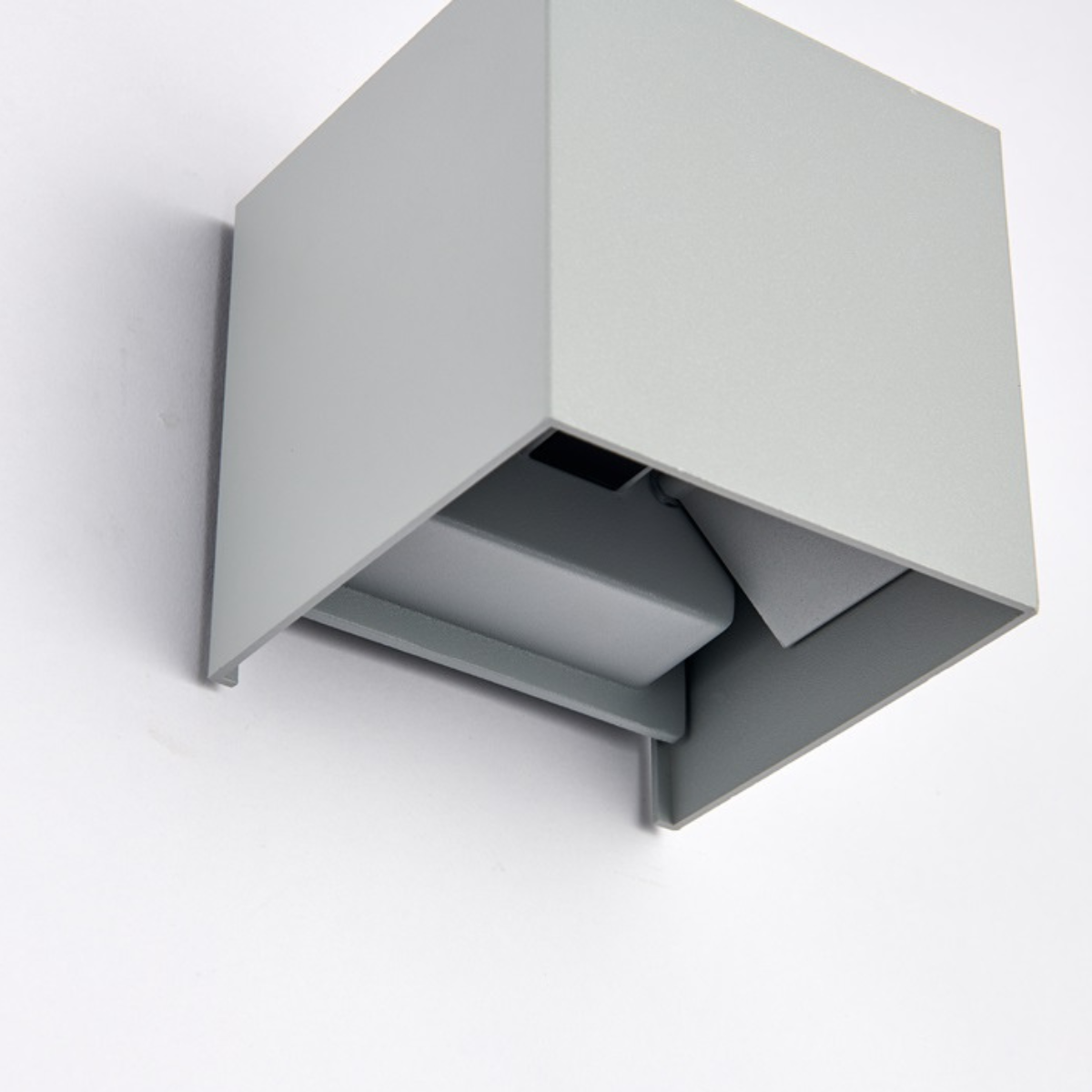 Glindra – Modern Touch-Activated Cube Wall Light