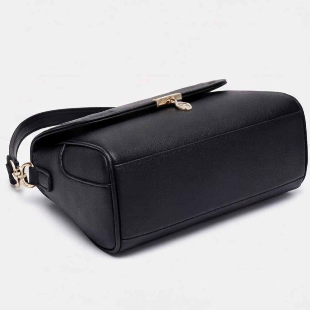 Leafara - Elegant Crossbody Bag with Leaf Detail
