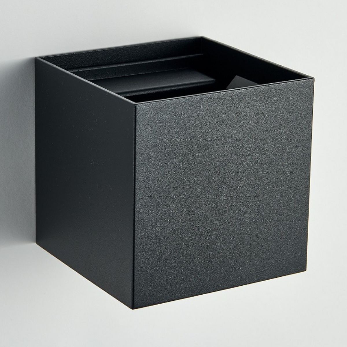 Glindra – Modern Touch-Activated Cube Wall Light