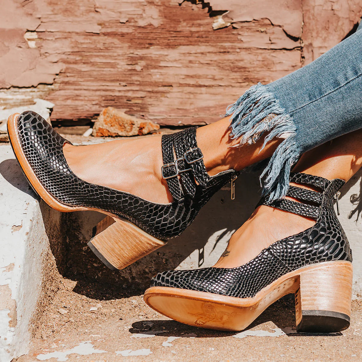 VINTAGE LEATHER STRAP HEELS