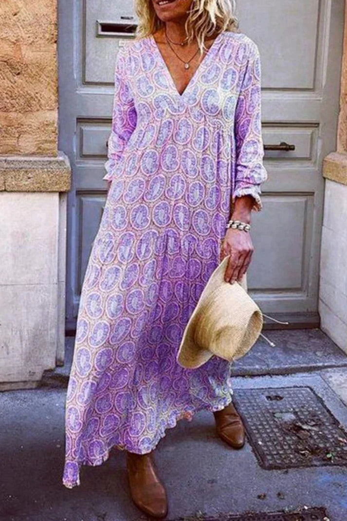 Leila - Flowing dress with V-neck and refined print