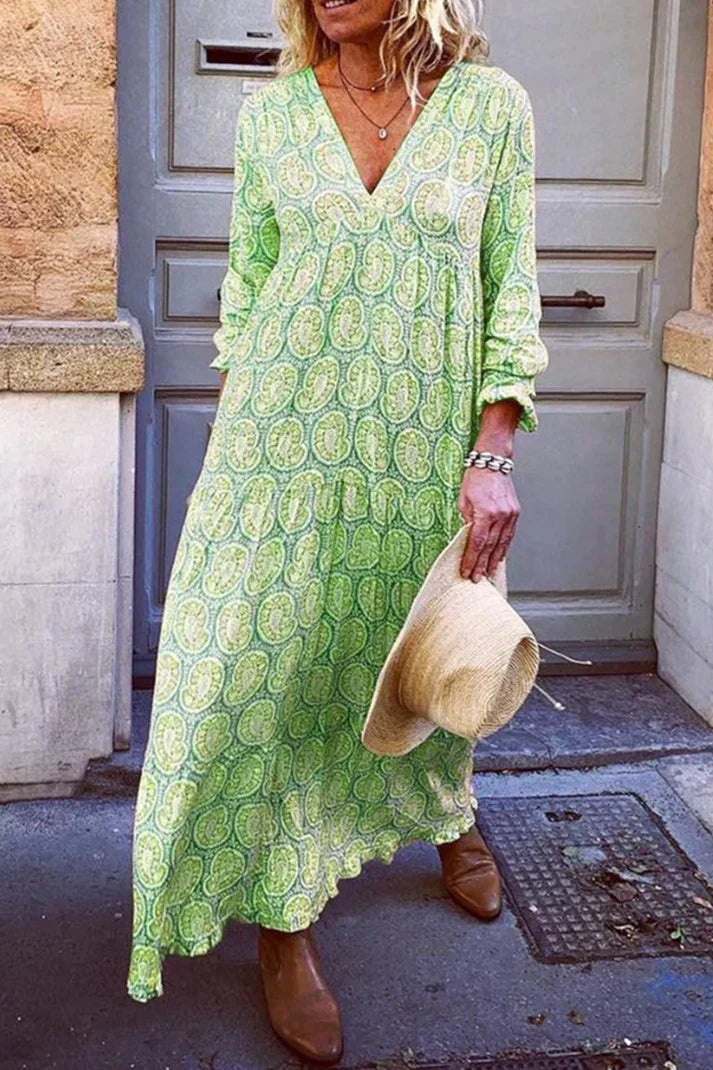 Leila - Flowing dress with V-neck and refined print