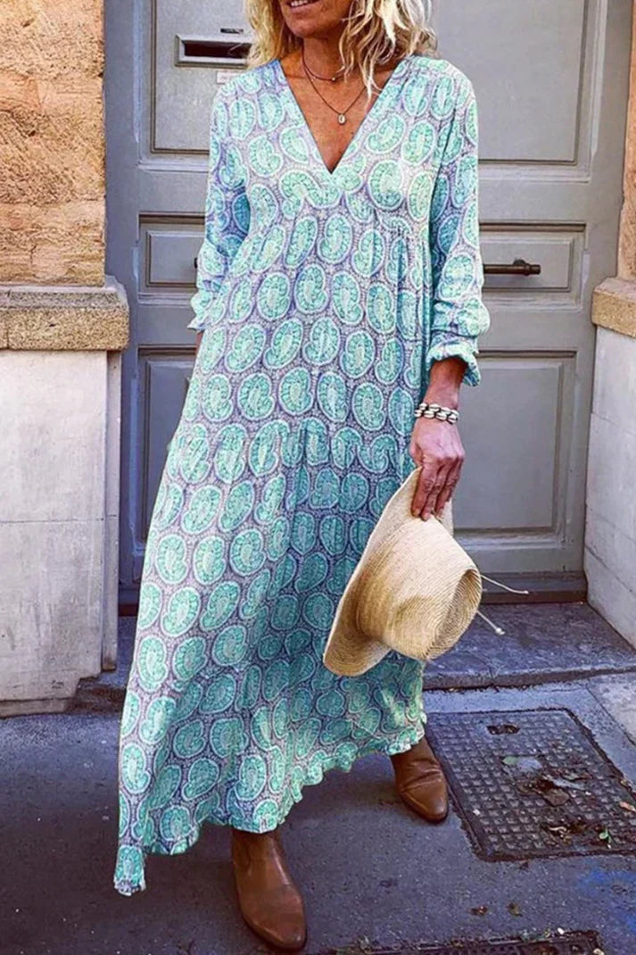 Leila - Flowing dress with V-neck and refined print