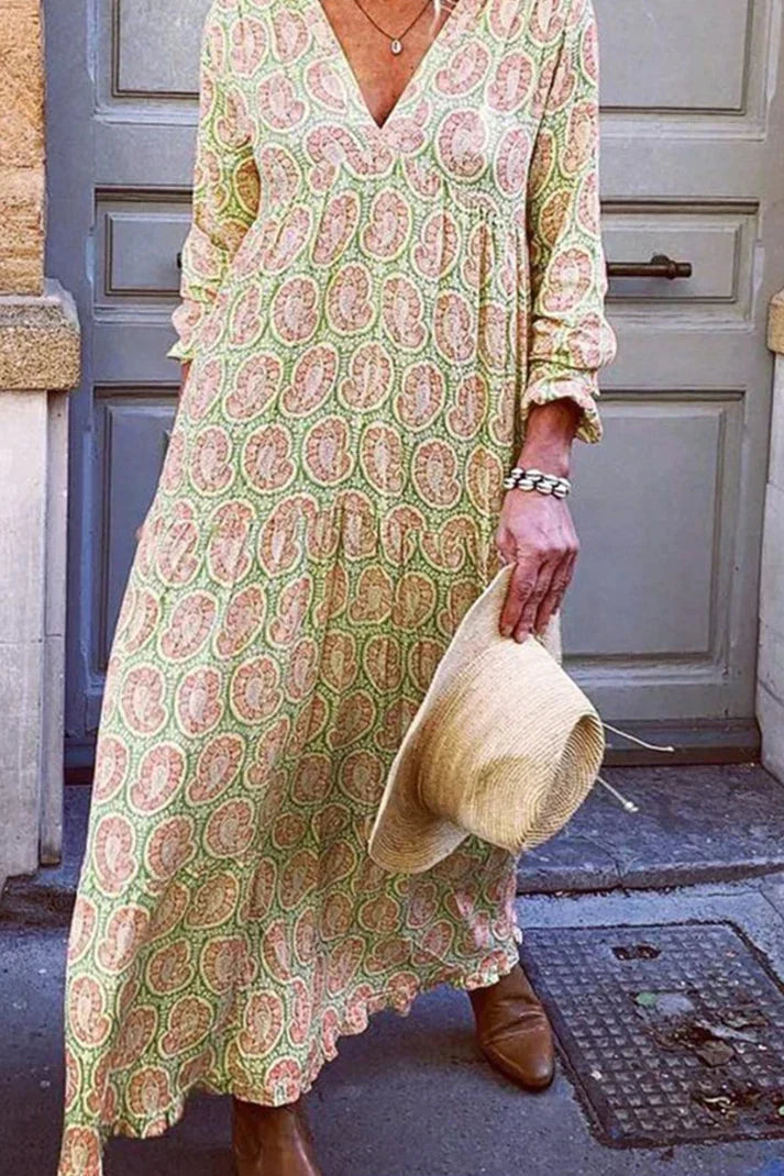 Leila - Flowing dress with V-neck and refined print