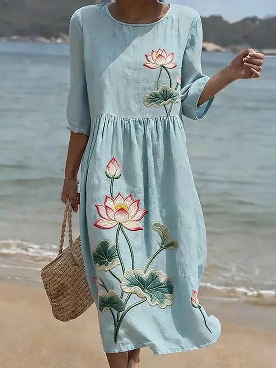 Casual women's dress with floral print.