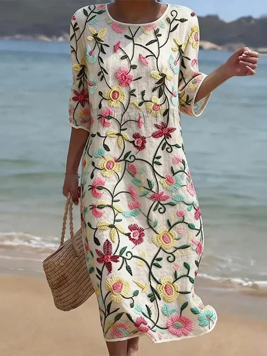 Casual women's dress with floral print.