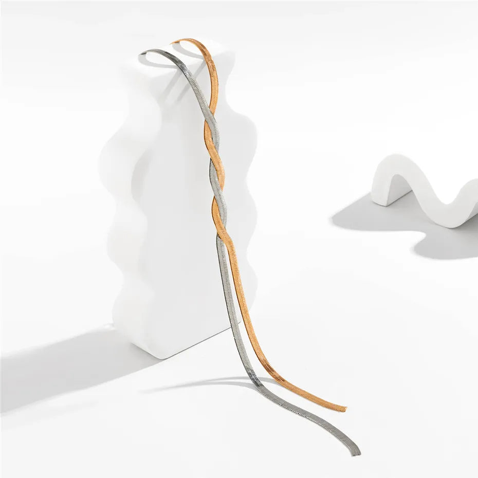 Flaira – Adjustable gold collar with snake design