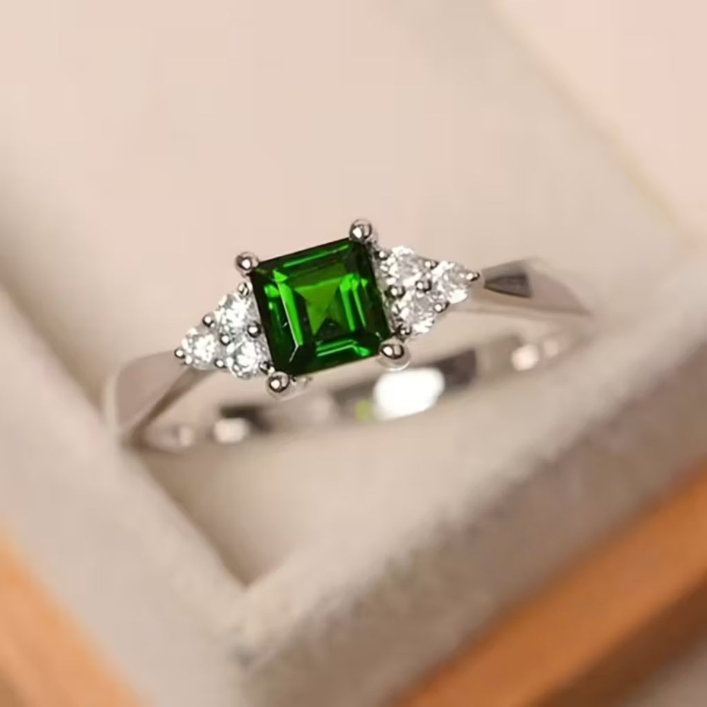 Verde Solitaire Ring