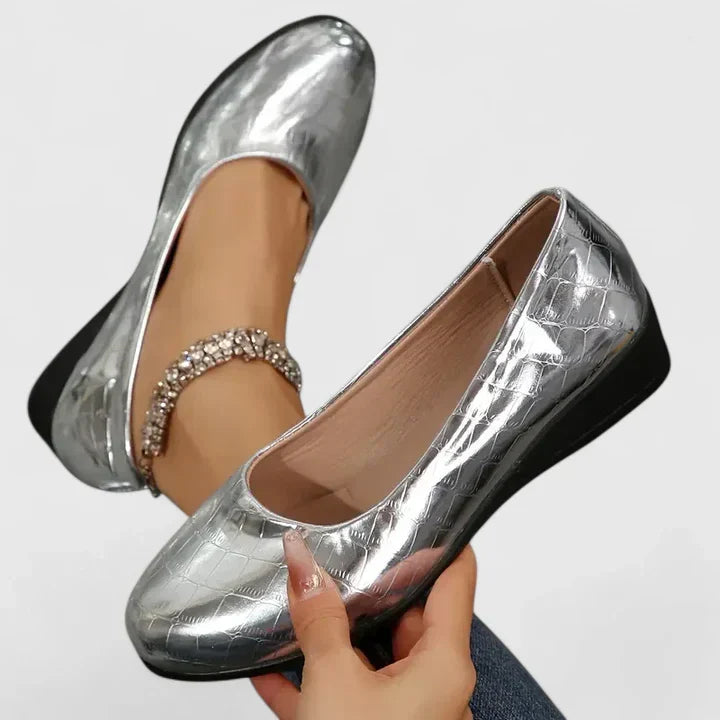 CARLY – ELEGANT EVERYDAY FLATS