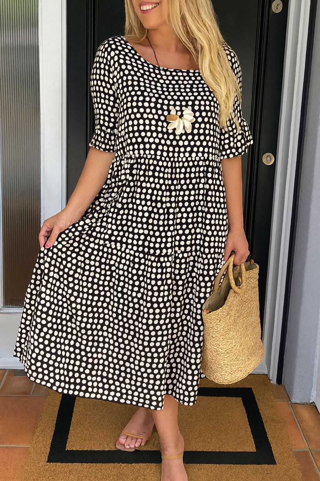 IRIS | SABLE MIDI DRESS WITH SHORT SLEEVES