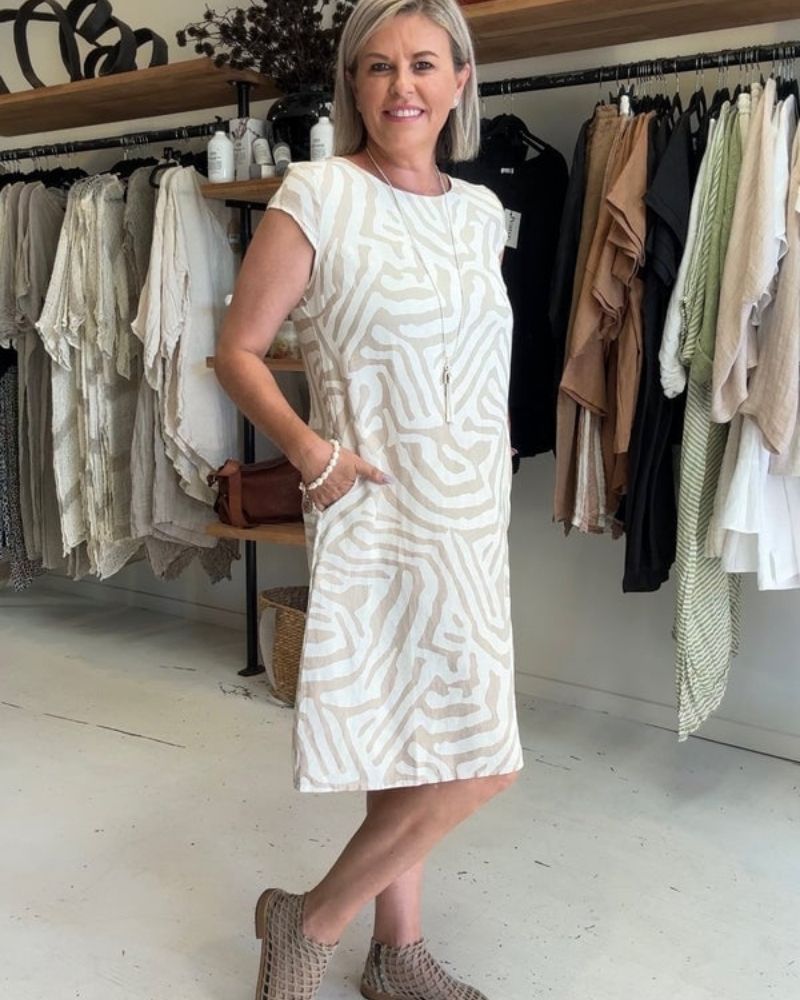 Summer Dress with Round Neck - Timeless Elegance