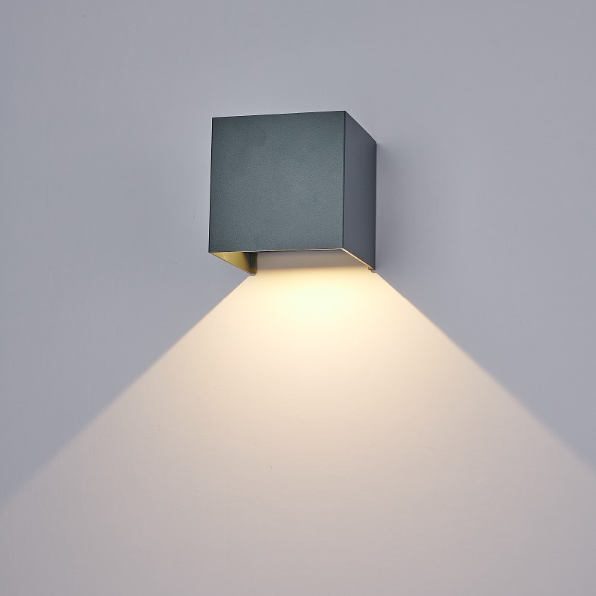 Glindra – Modern Touch-Activated Cube Wall Light
