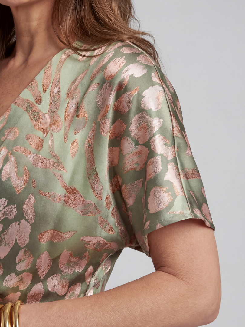 Abstract Print Midi Dress with V-Neck and Twisted Waist