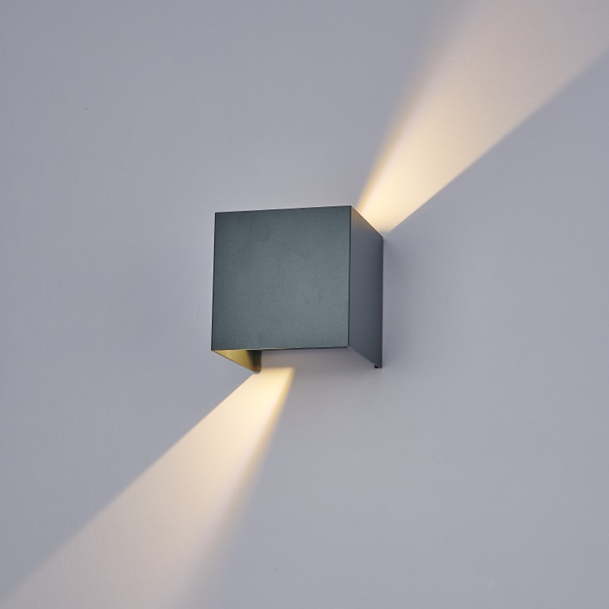 Glindra – Modern Touch-Activated Cube Wall Light