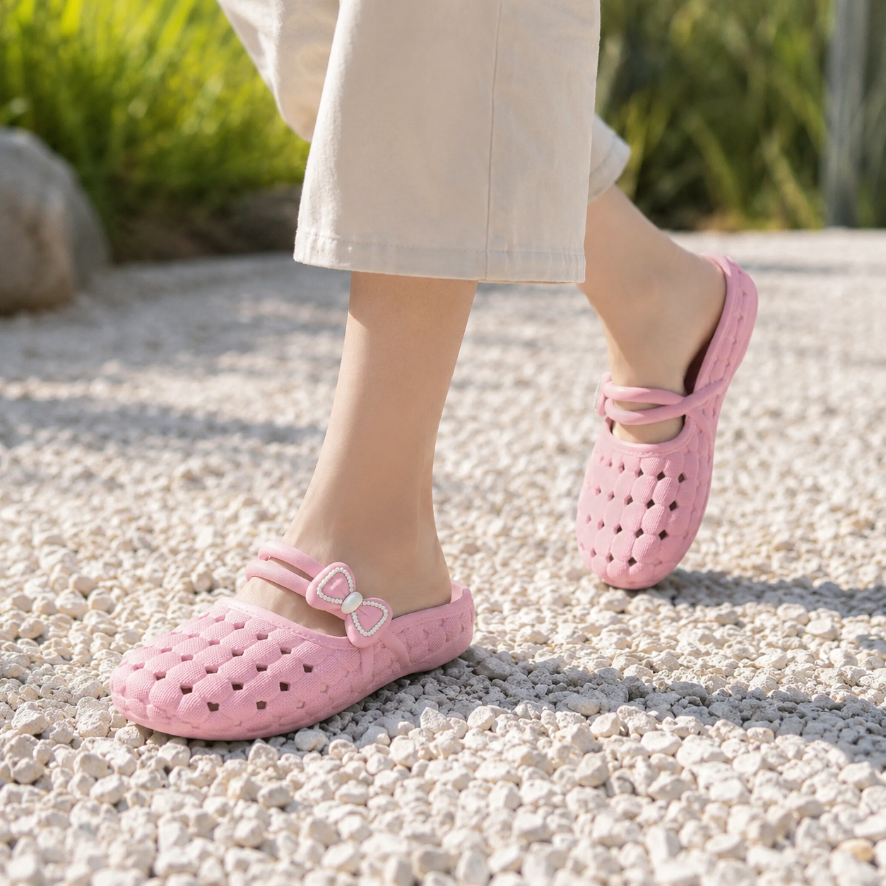 Halfhaven – Bow Detail Covered-Toe Open-Back Slippers