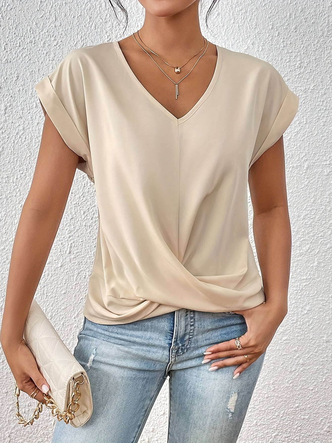 Dela™ | Comfortable T-Shirt with Elegant Neckline
