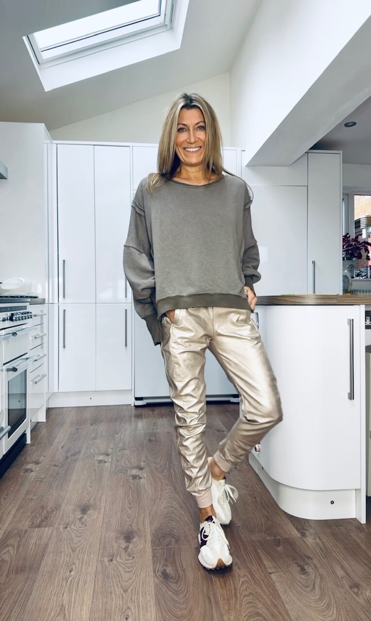Casual Set with Round Neck for Women + Leather Pants