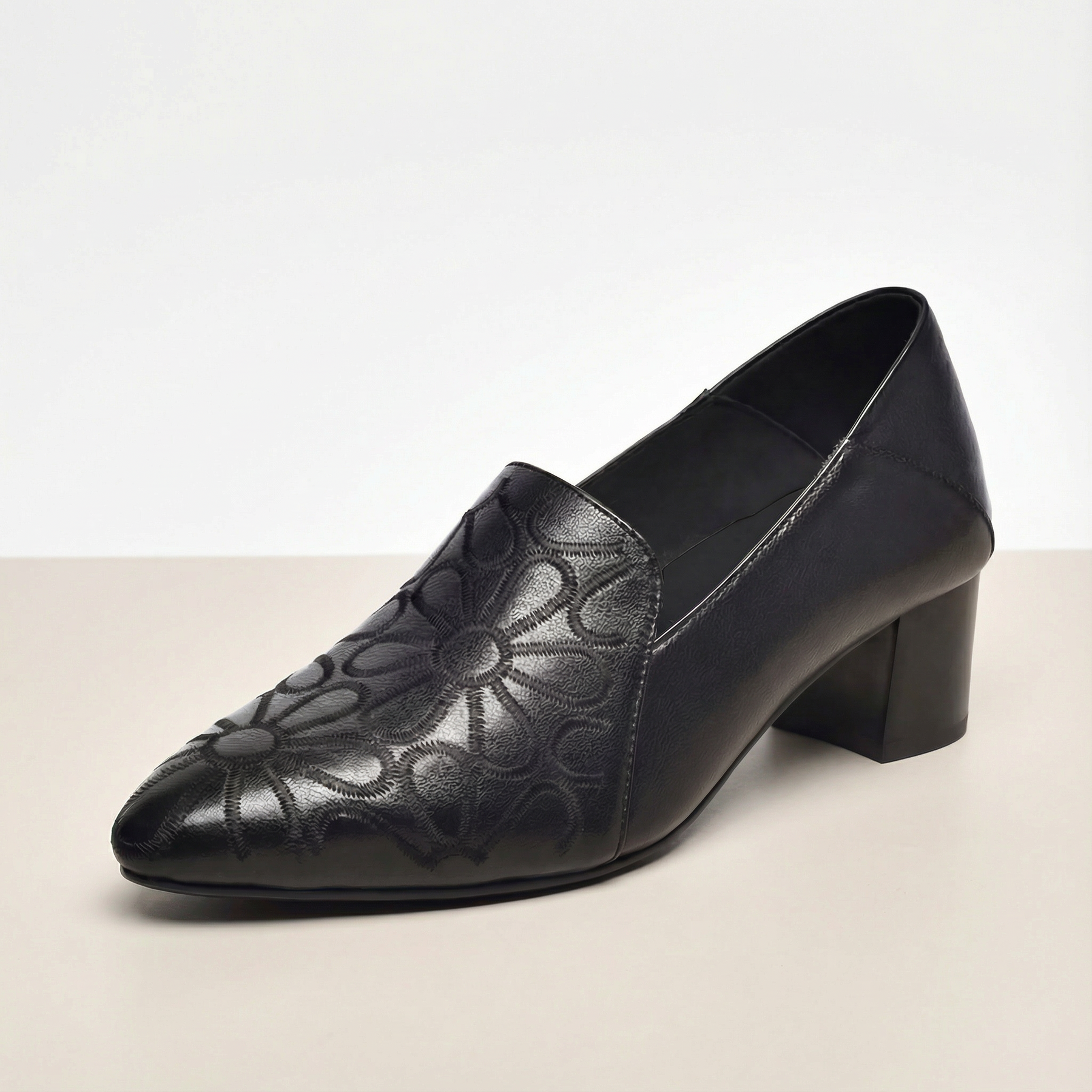 Floressa - Women's embroidered leather pumps with cushioned heel