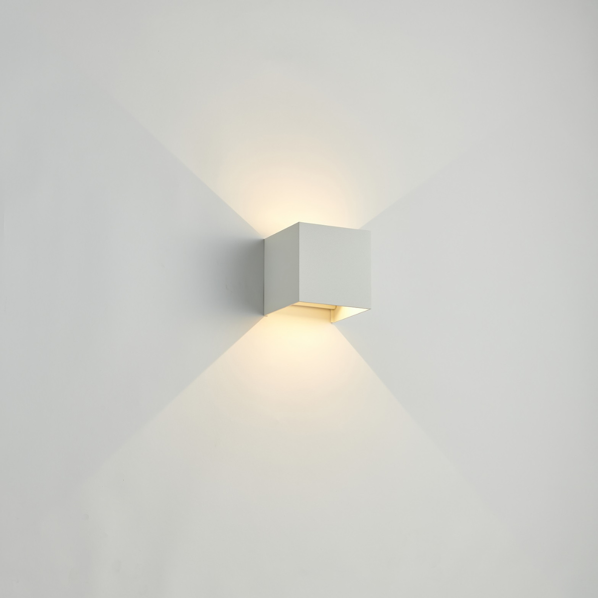 Glindra – Modern Touch-Activated Cube Wall Light