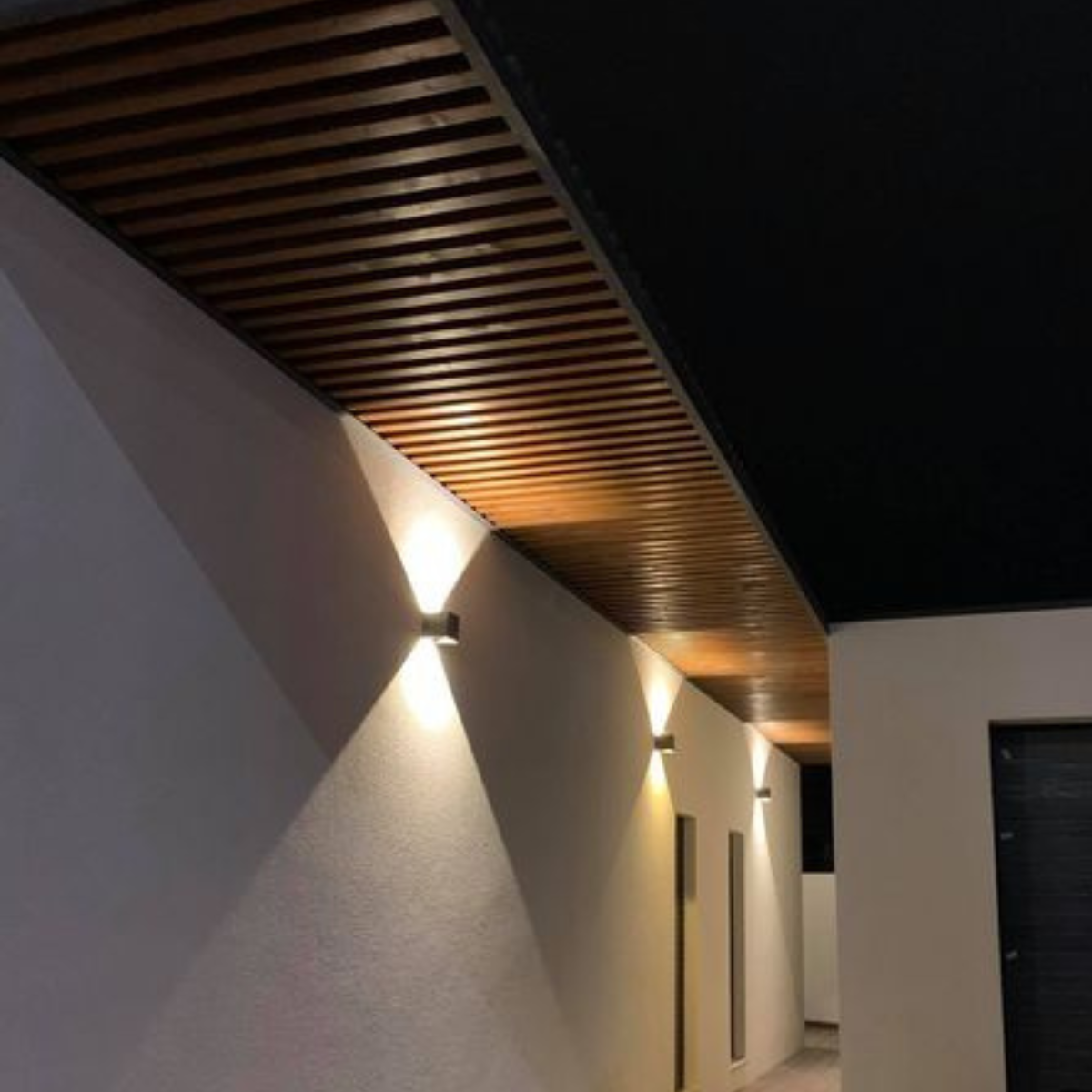 Glindra – Modern Touch-Activated Cube Wall Light