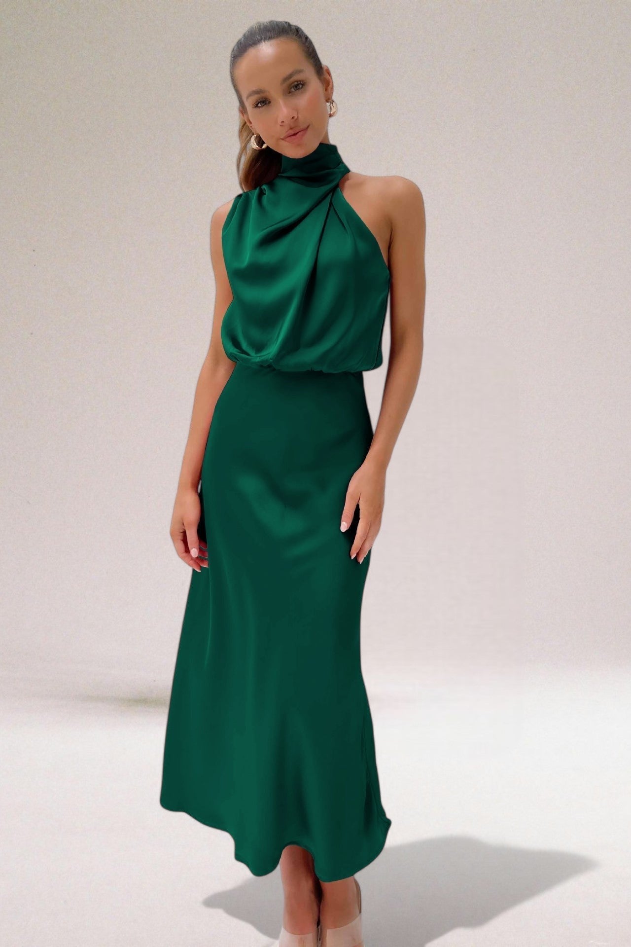 Élodie™ | Glamorous satin dress with halter neck.