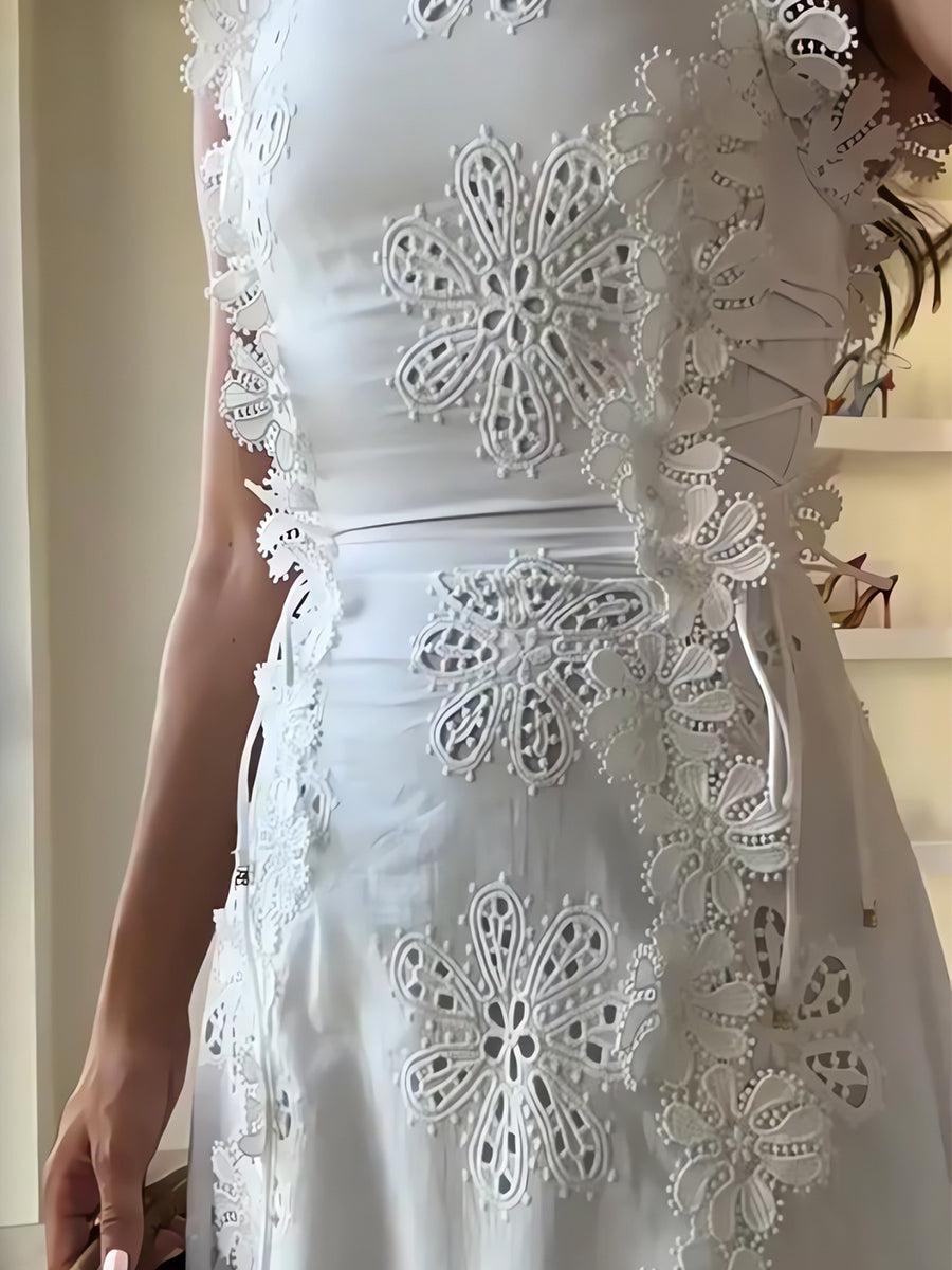 Éliora – Lace Floral Tie-Strap Maxi Dress