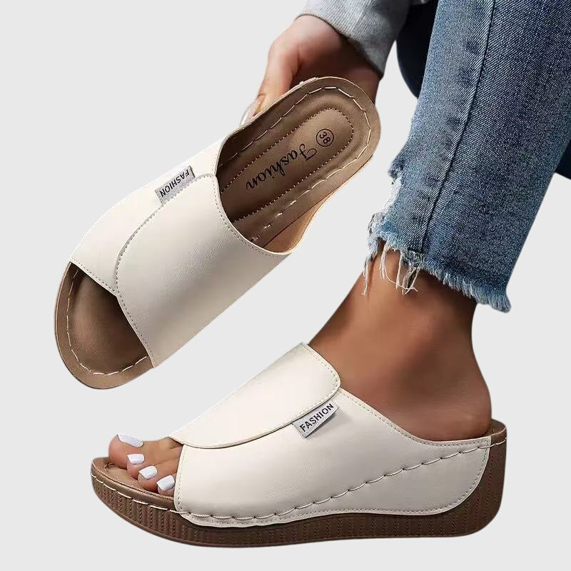 Bríd™ | Classic Comfort Walking Sandals