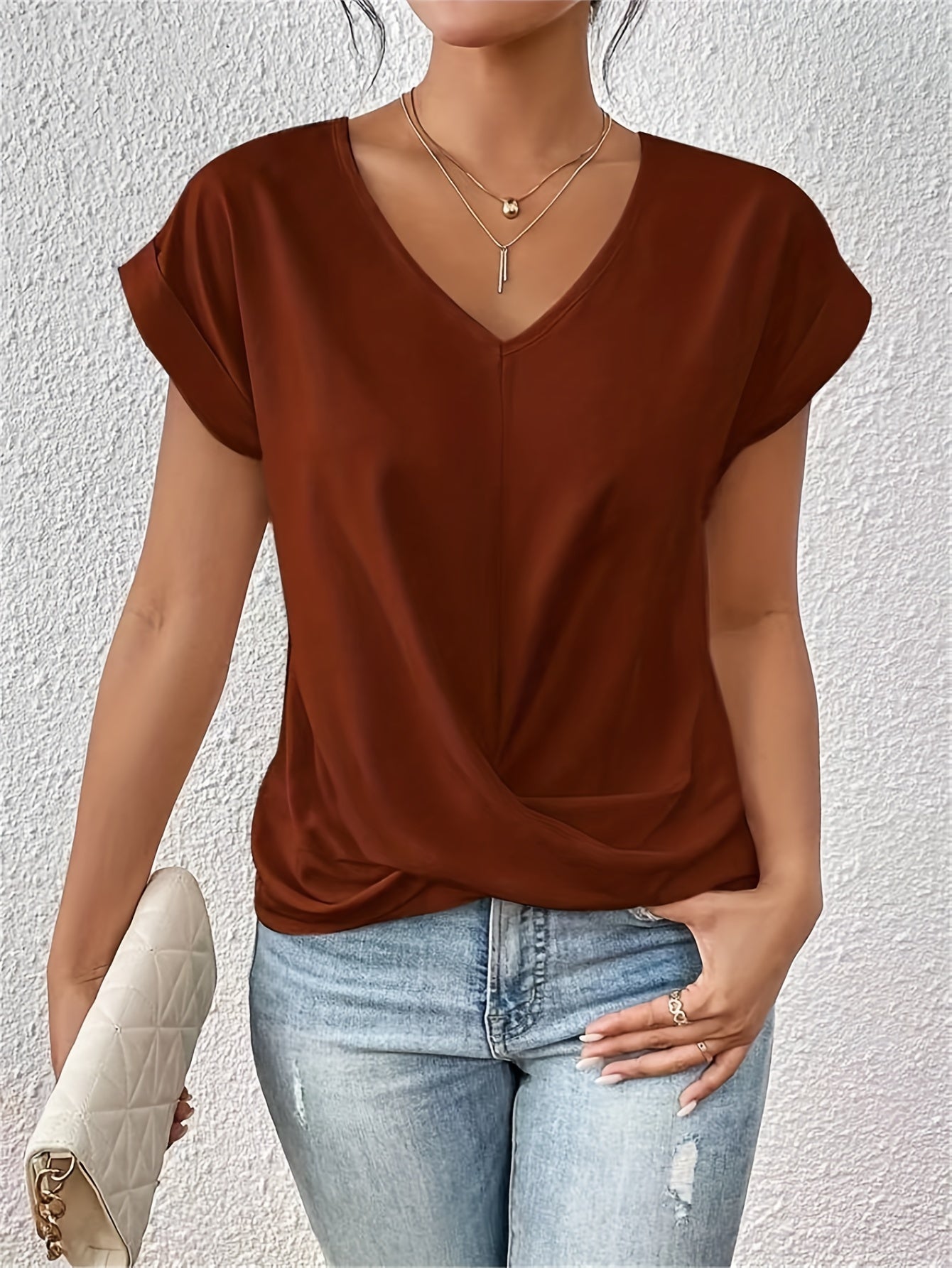 Dela™ | Comfortable T-Shirt with Elegant Neckline