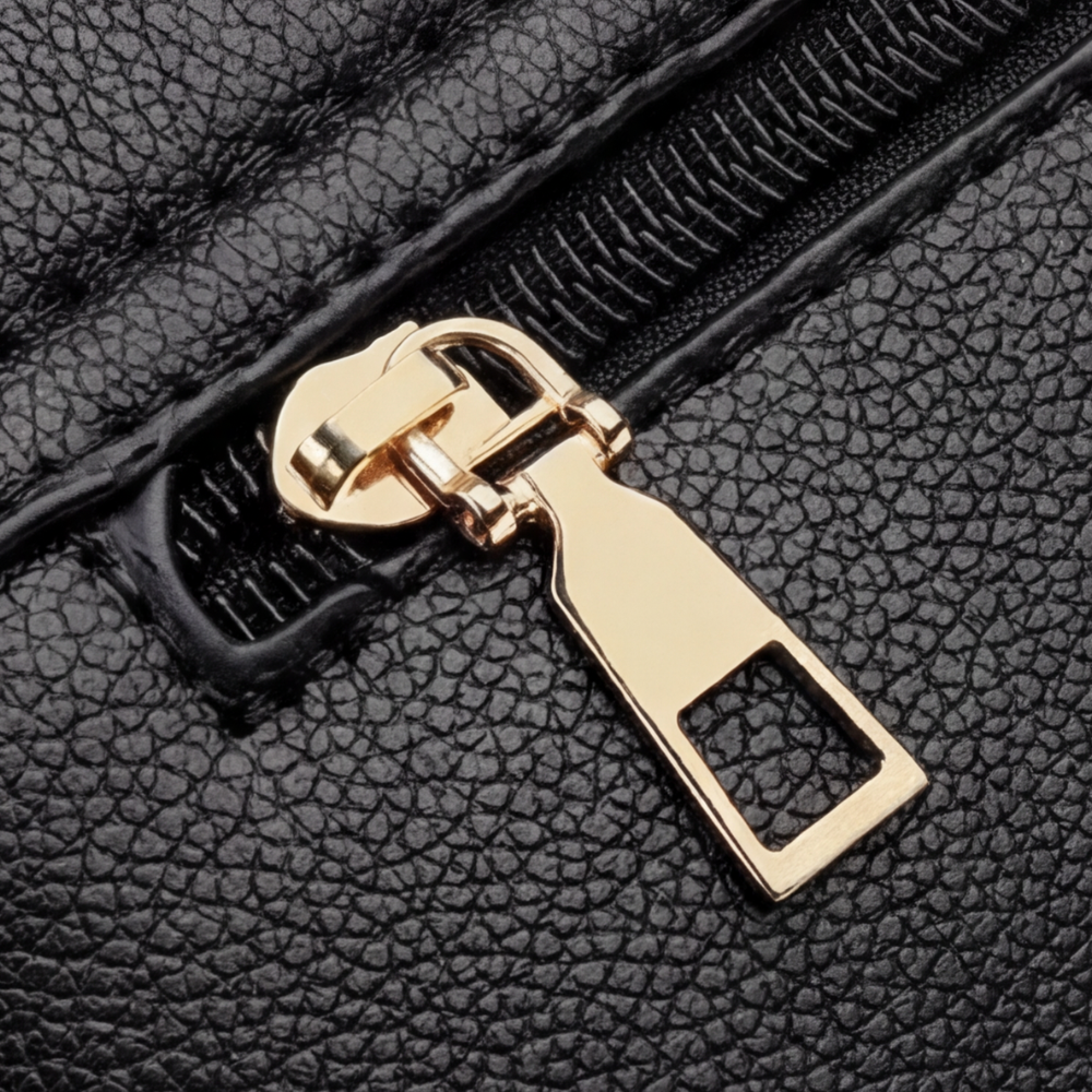 Leafara - Elegant Crossbody Bag with Leaf Detail