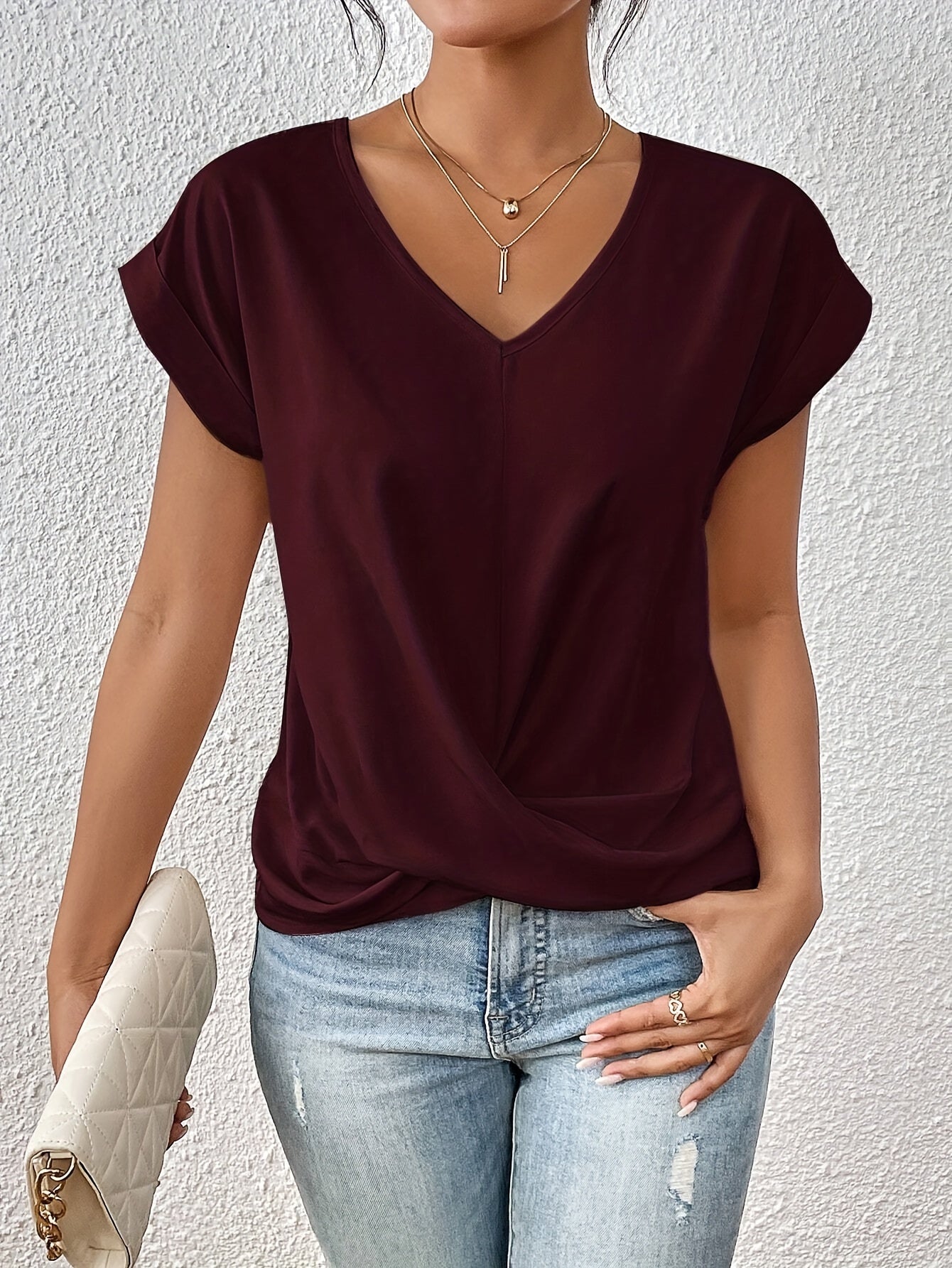 Dela™ | Comfortable T-Shirt with Elegant Neckline