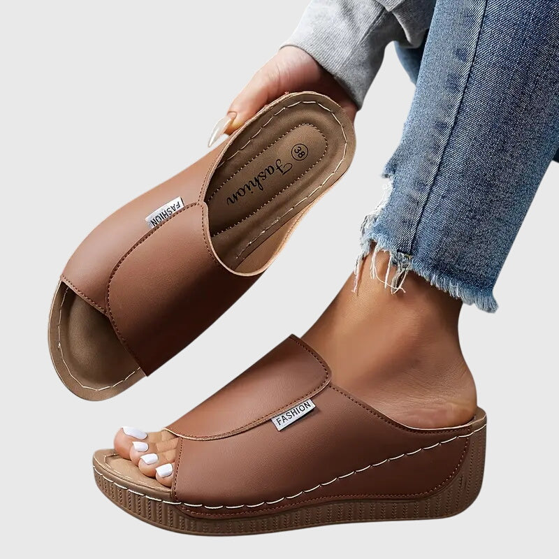 Bríd™ | Classic Comfort Walking Sandals