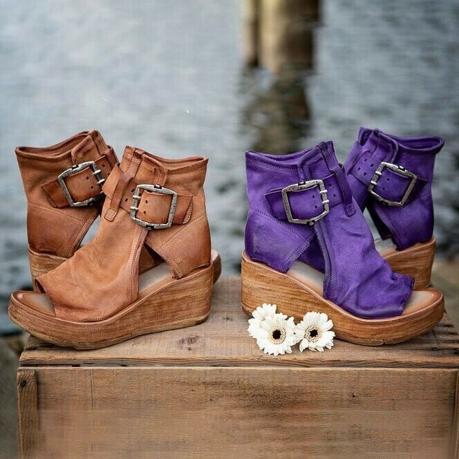 TORI – CHIC BUCKLE WEDGE SANDALS