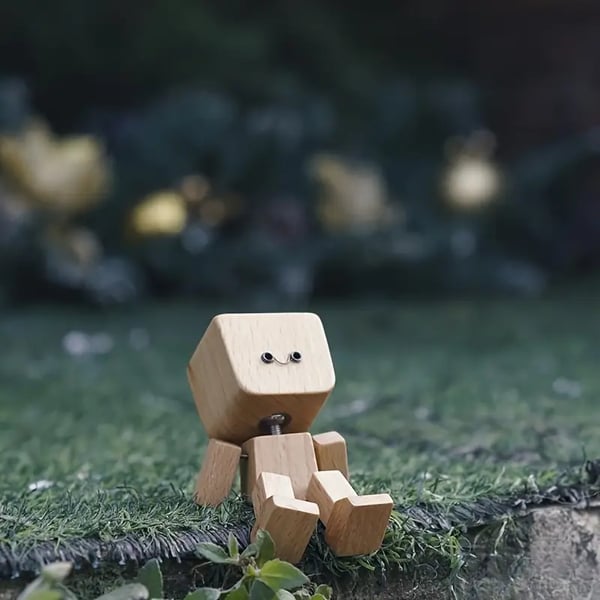 HappyTimber - Wooden Sway Figure with 12 Magnetic Emotions