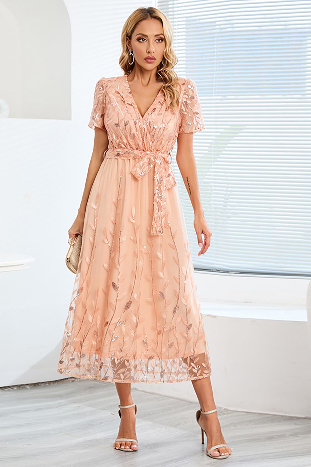 Elegant and Timeless Summer Dress - Sophisticated Flowing Cut