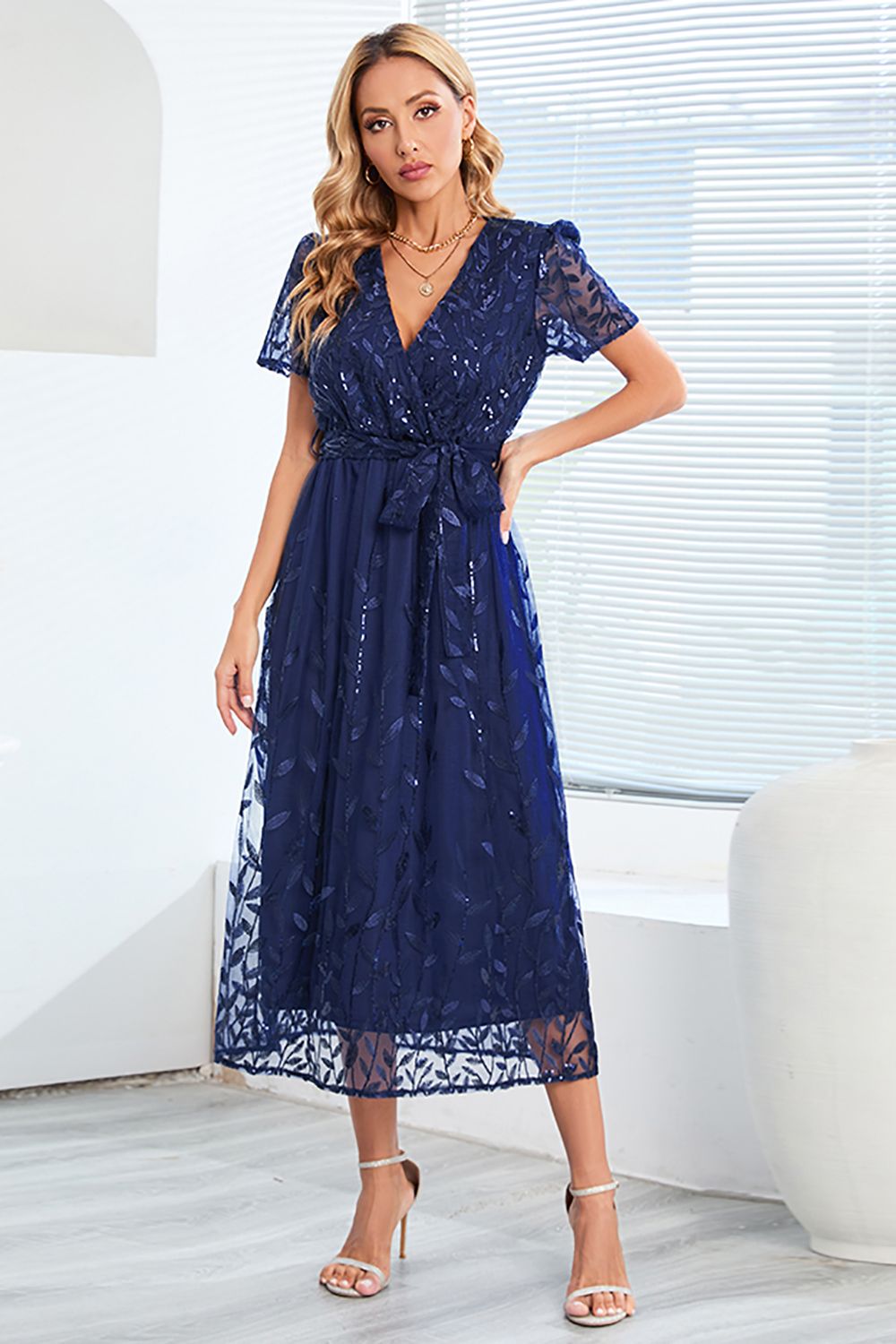 Elegant and Timeless Summer Dress - Sophisticated Flowing Cut