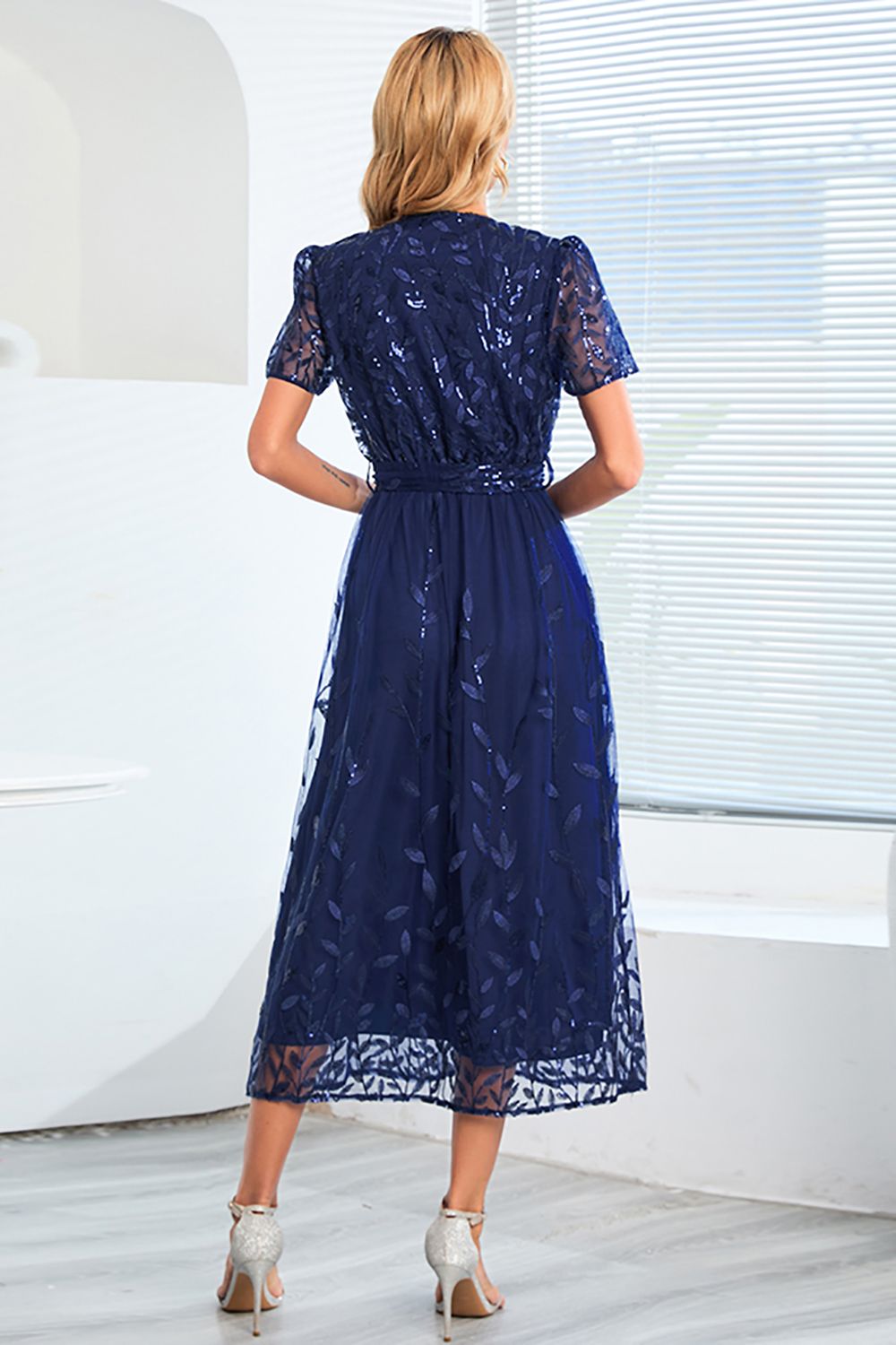 Elegant and Timeless Summer Dress - Sophisticated Flowing Cut