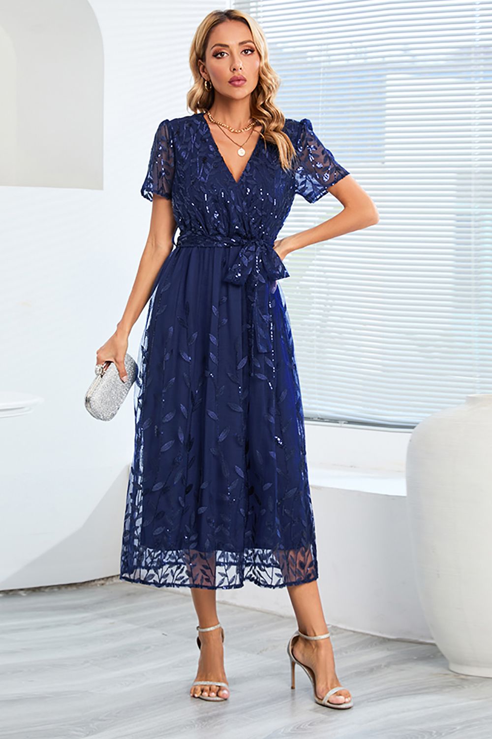 Elegant and Timeless Summer Dress - Sophisticated Flowing Cut