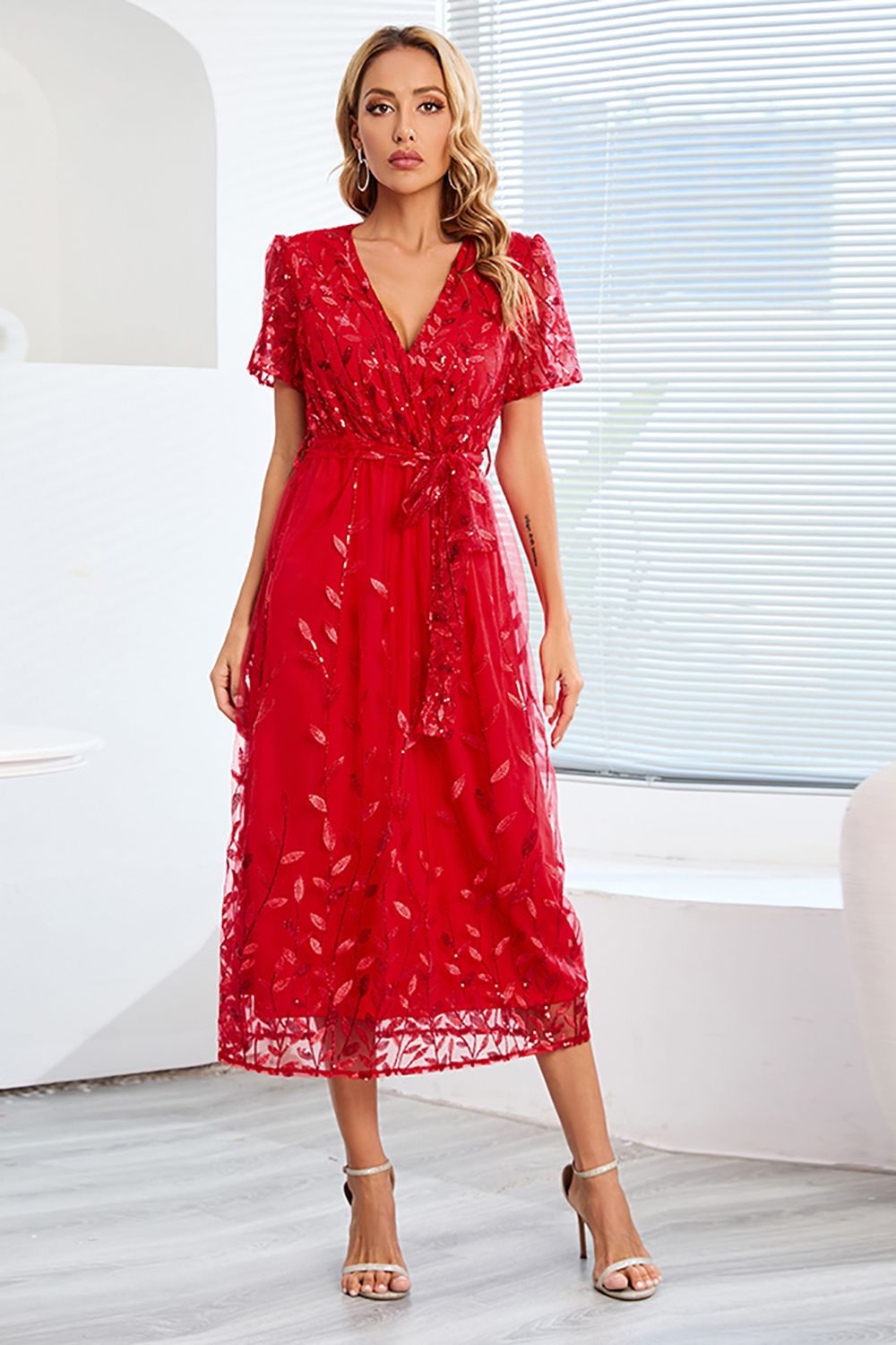 Elegant and Timeless Summer Dress - Sophisticated Flowing Cut