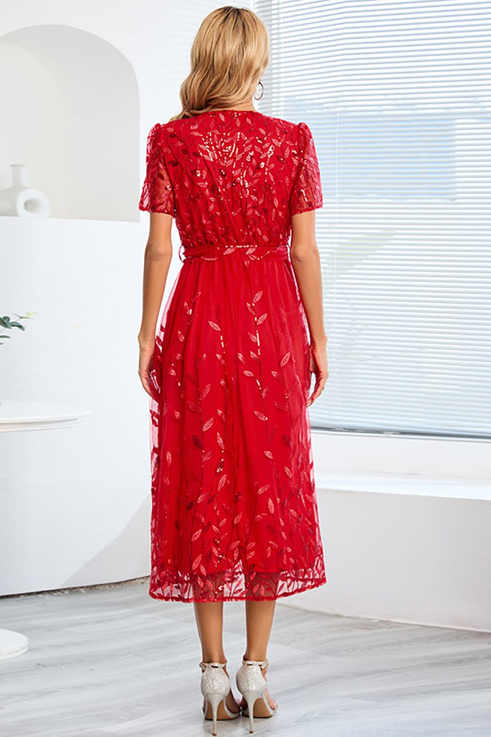 Elegant and Timeless Summer Dress - Sophisticated Flowing Cut