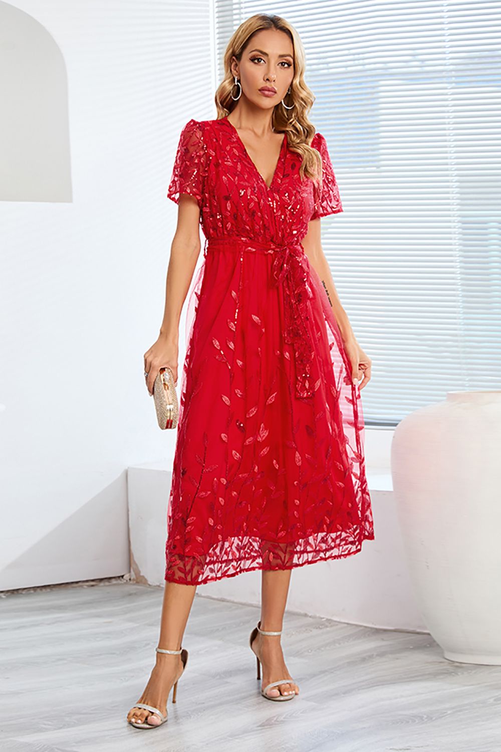 Elegant and Timeless Summer Dress - Sophisticated Flowing Cut