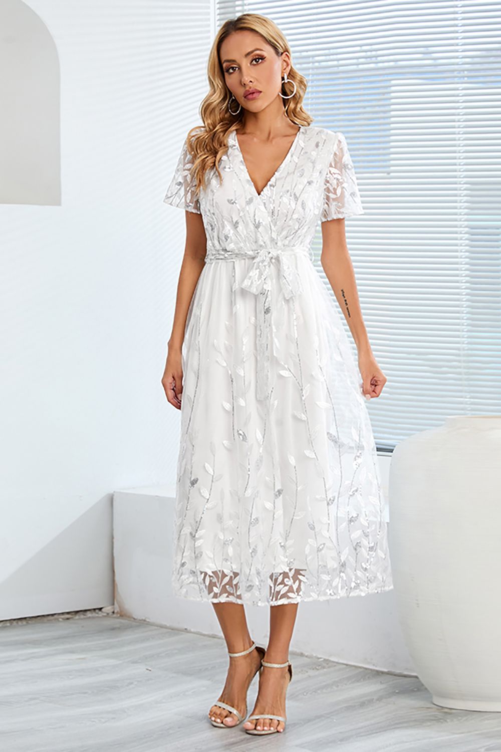 Elegant and Timeless Summer Dress - Sophisticated Flowing Cut