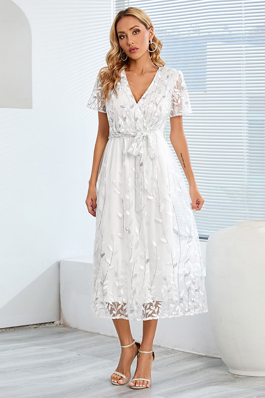 Elegant and Timeless Summer Dress - Sophisticated Flowing Cut