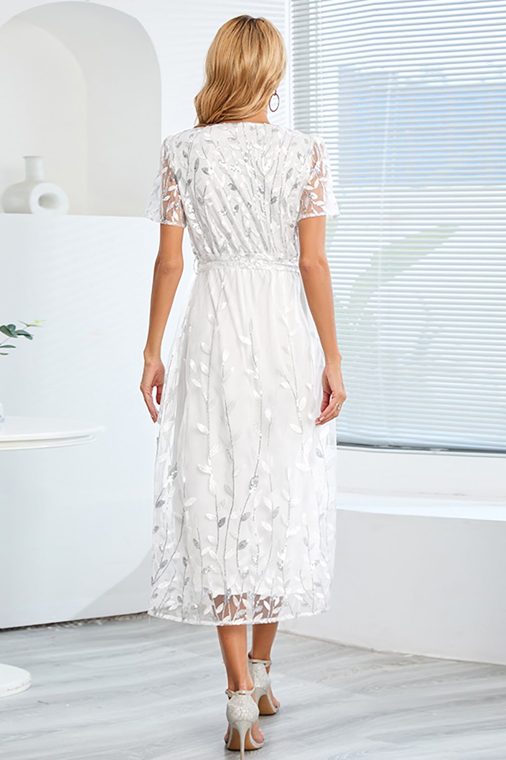 Elegant and Timeless Summer Dress - Sophisticated Flowing Cut