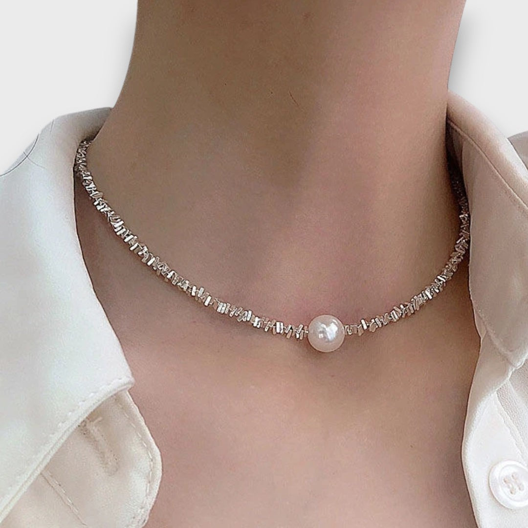 Eliriane – Delicate necklace with shining pearls