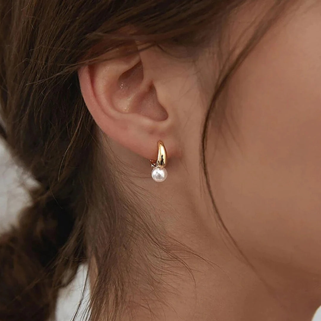 Oralie – Small vintage earrings with a delicate shine