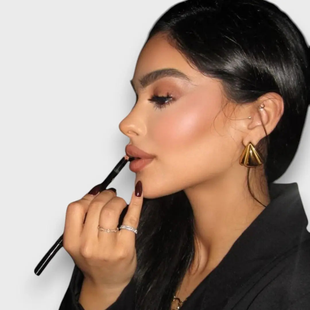 Nuna – Sculptural Character Gold Earrings