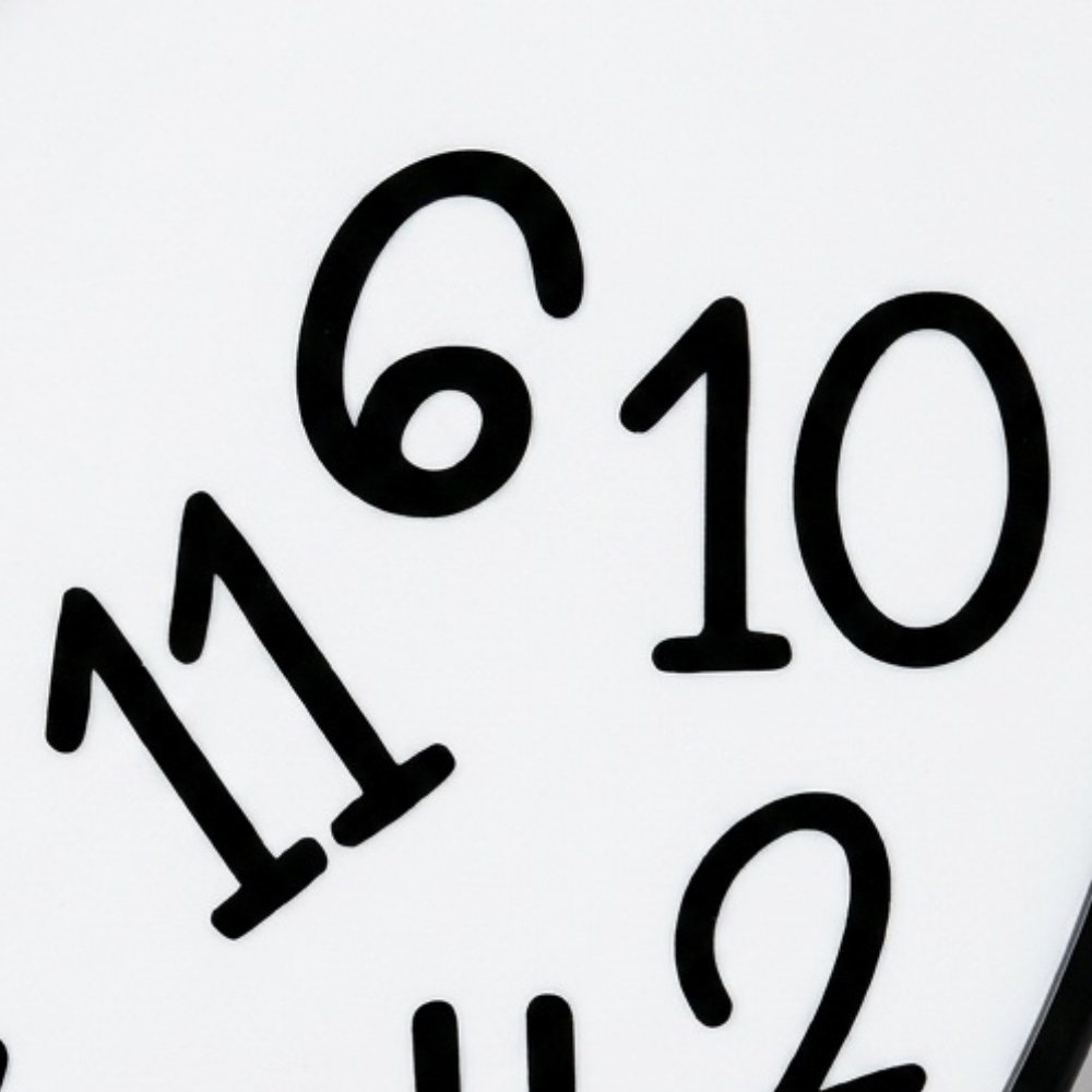 Lateley – Funny Silent Wall Clock with Messy Numbers